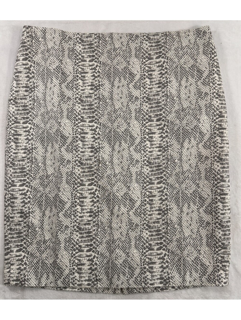 Ann Taylor Skirt Gray A-Line Straight Pencil Snakeskin Print Knee Length
